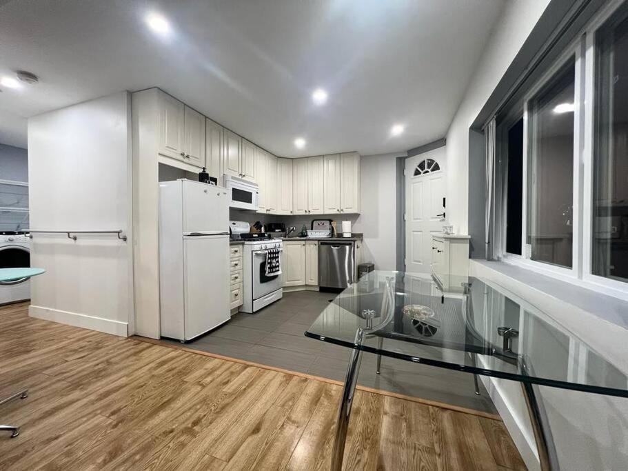 Westview Vacation Rental - Two Br House North Vancouver Bagian luar foto